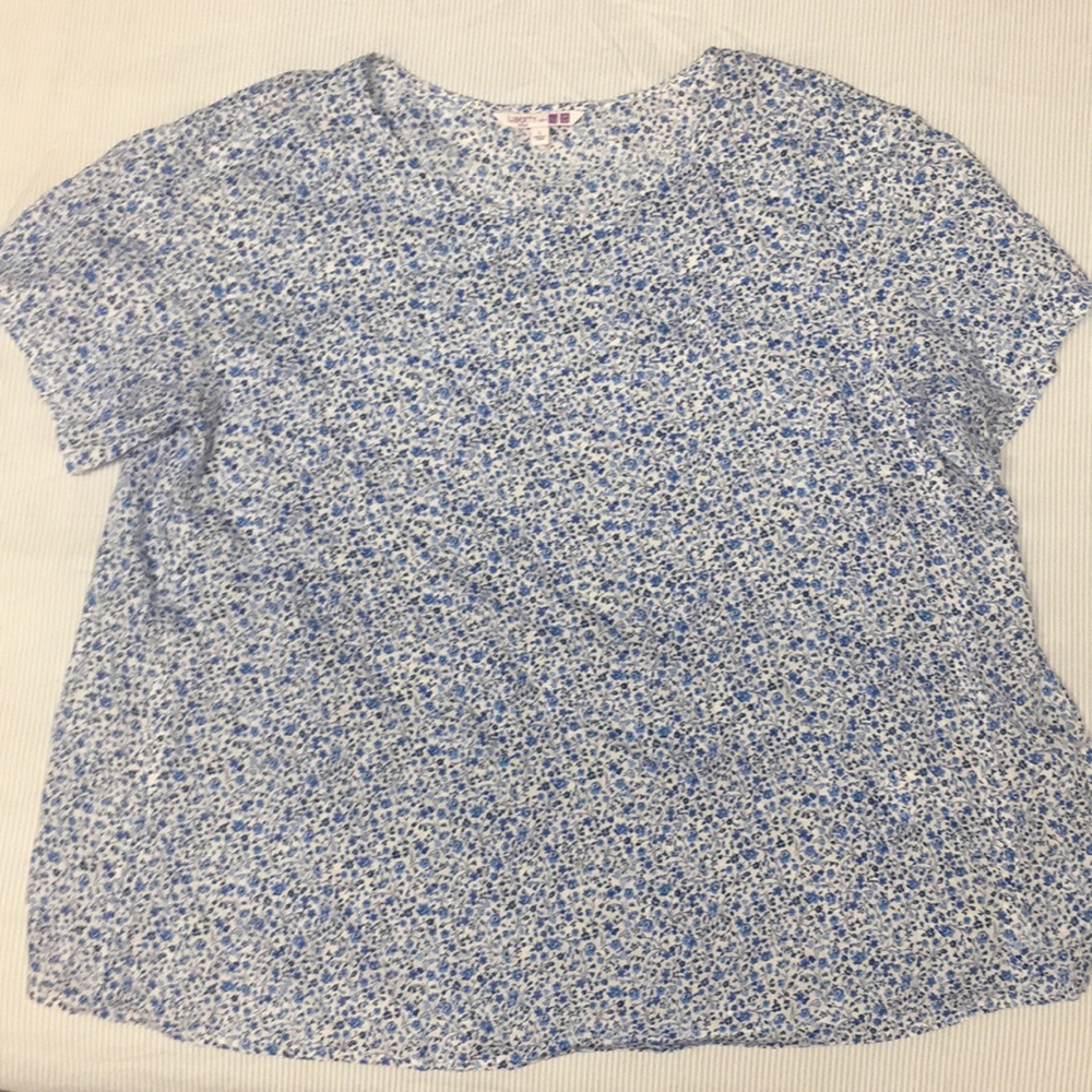 Like new Uniqlo Floral print shirt